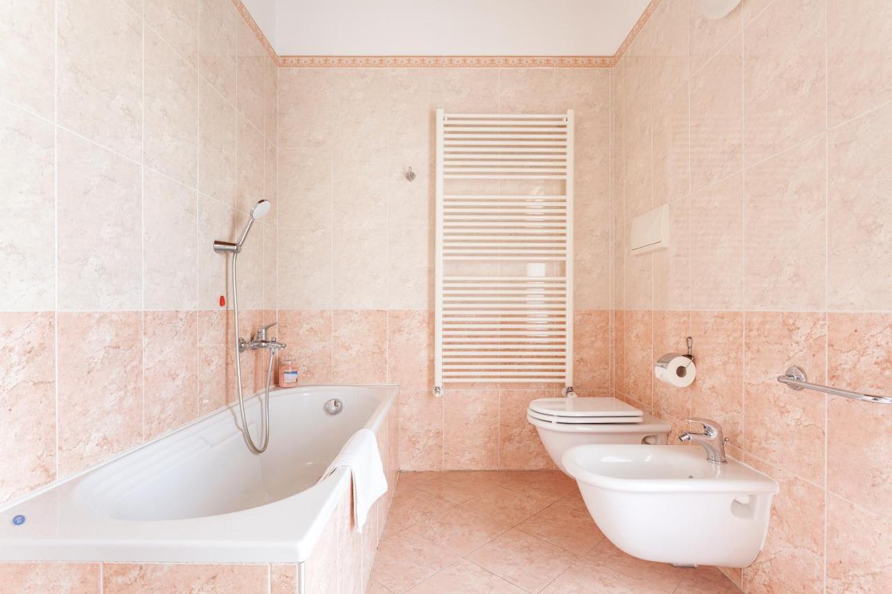 Apartment Misiadele Carnago Екстериор снимка